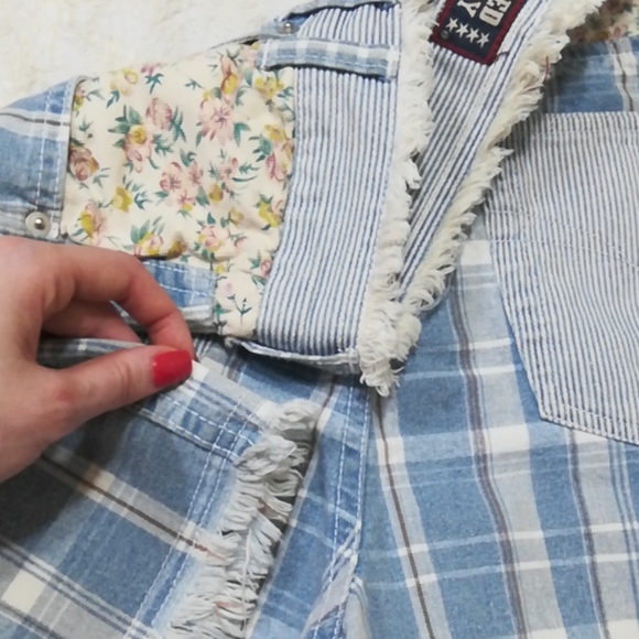 One Of A Kind Vintage Button Up Highwaisted Shorts - Picture 8 of 8